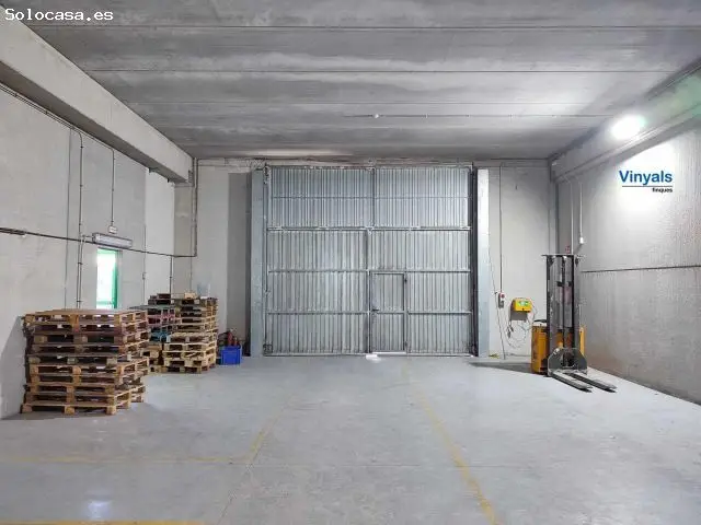 Nave Industrial Diafana 585m2 con Patio 150m2