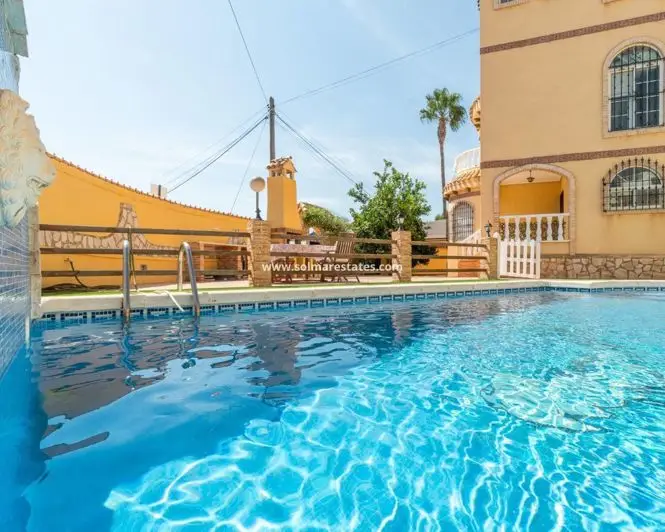 Villa 5 Dormitorios Orihuela Costa Cerca de la Playa