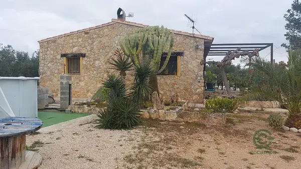 Finca Rustica en Costa Dorada con Casa de Campo y Piscina