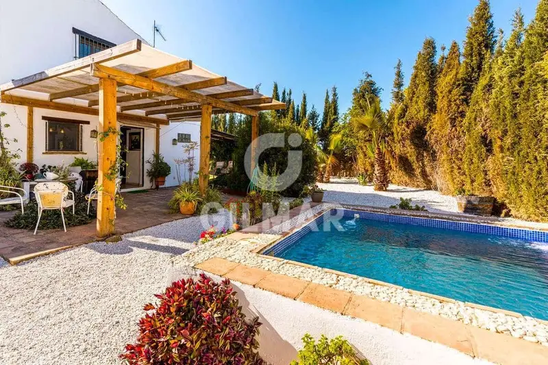 Villa en venta en Estepona con vistas al mar y piscina