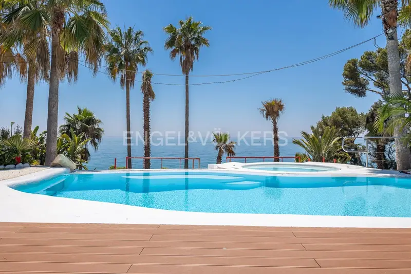 Chalet de Lujo en Mataro con Vistas al Mar y Piscina