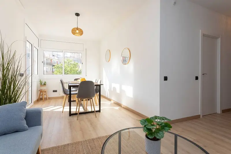 Piso en venta en Collblanc de 5 habitaciones con garaje y muebles