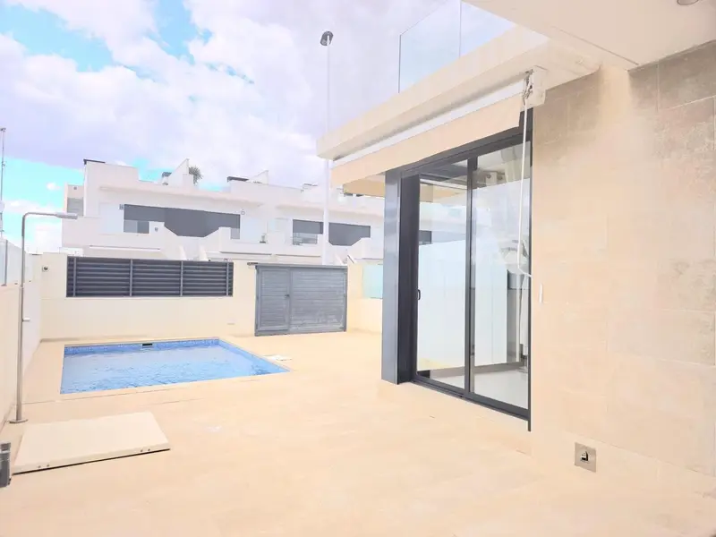 Casa-Villa de 3 Dormitorios en venta San Pedro, España