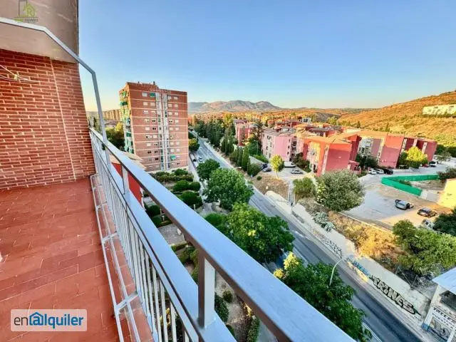 Alquiler piso estudiantes Campo Verde 3 dormitorios terraza