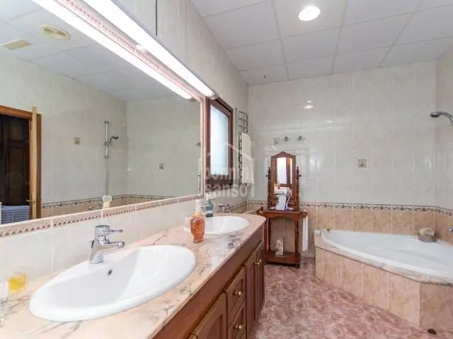 Chalet en venta en Alayor Menorca con piscina y jardin
