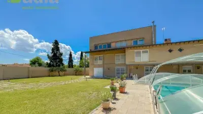 Chalet Ecoeficiente en Tarrega con Piscina y Jardin