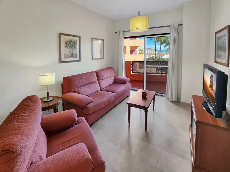 Apartamento en La Duquesa con Vistas al Mar