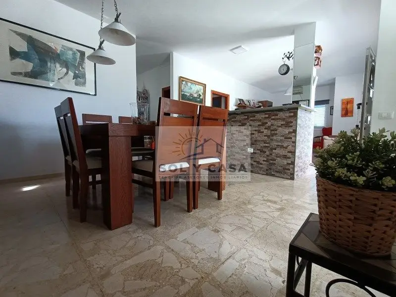 Venta Casa con Terraza y Piscina en Araya Ideal para Vivir y Generar Renta