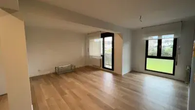 Piso Reformado con Vistas Cerca de la Playa en Sopelana