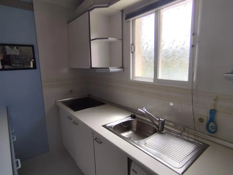 Bungalow de Lujo con Solarium y Piscina Comunitaria en Torrevieja