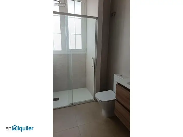 Alquiler Habitacion Amueblada con Baño Sevilla Nervion Junio Julio