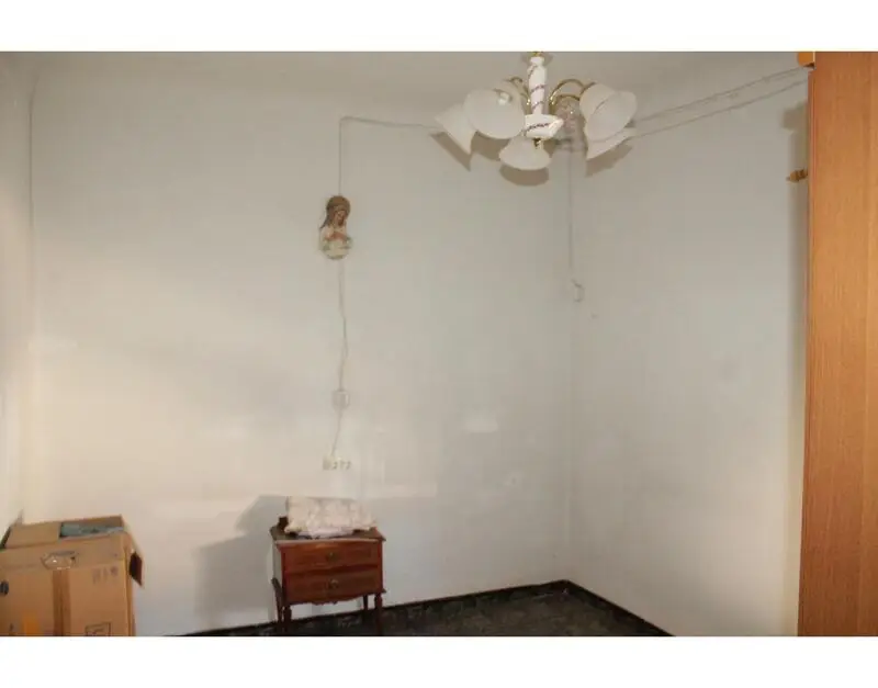 Casa de Pueblo con Granero y Terreno en Peña Zafra de Arriba