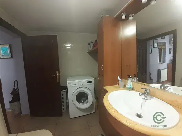 Casa con Patio y Terraza en Barrio Espa
a