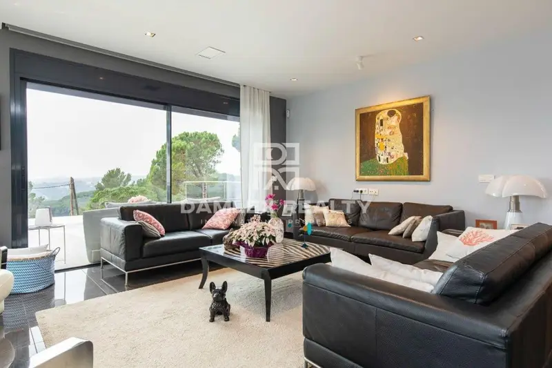 Villa Moderna de Lujo con Vistas al Mar en Lloret de Mar