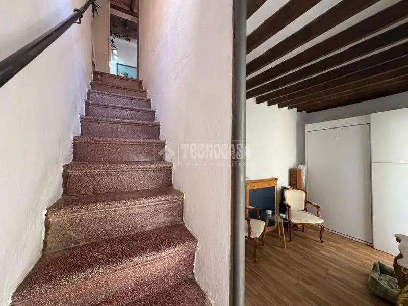 Casa con Tres Plantas en Malaga Centro para Inversión