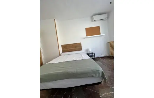 Rent 6 bedroom apartment in Granada