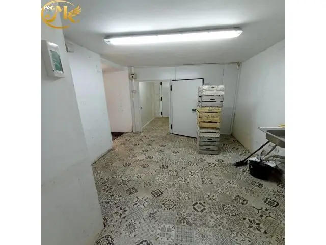 Local Comercial en Cuatro Caminos con Parking Privado