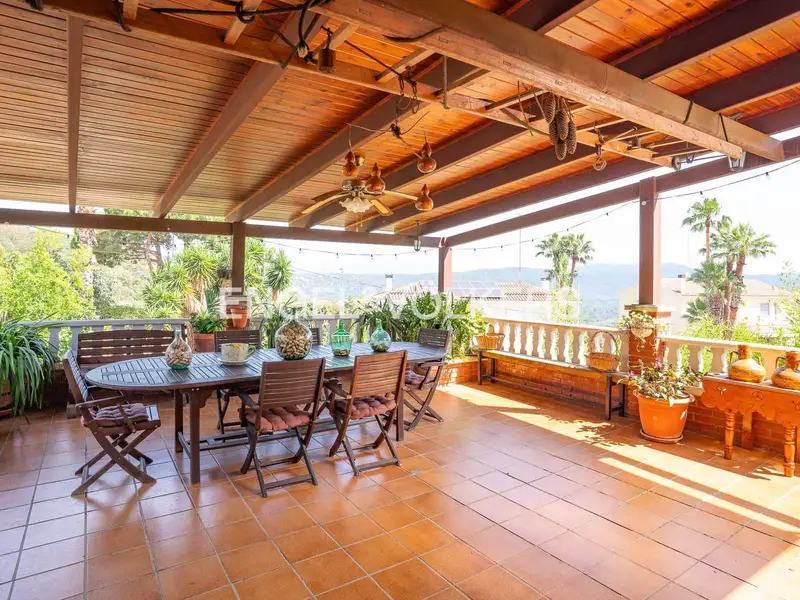 Chalet en venta en Mataro con piscina y jardin