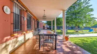 Chalet en venta en Carmona
