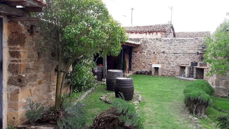 Chalet Rural con Varias Viviendas en Aguilar de Campoo