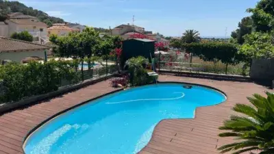 Chalet en Venta Roda de Berà 4 habitaciones 3 baños Jardín Piscina