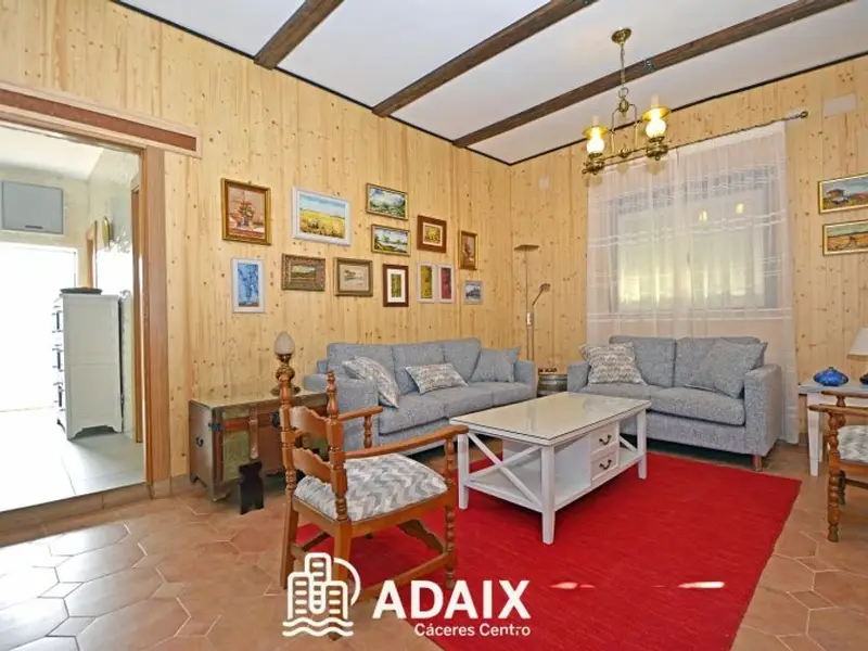Chalet Reformado en Cáceres  Cerca del Casco Histórico