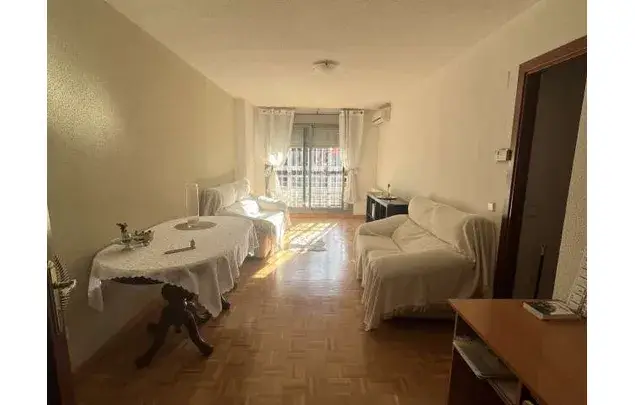 Alquiler de Habitaci
 Amueblada en Madrid