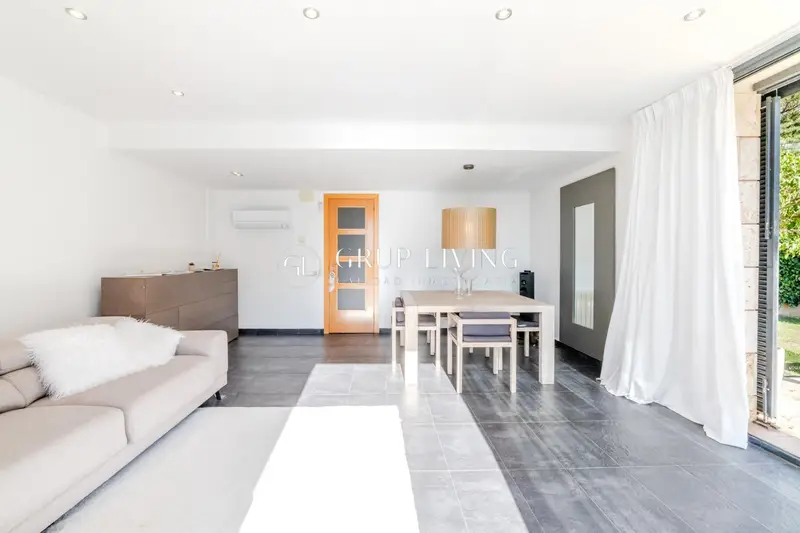 Casa en Vallpineda con Jardin y Piscina Privada