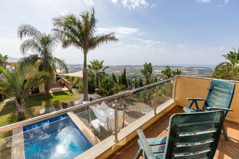 Venta Casa con Garaje y Vistas Impresionantes en Minasierra Motril