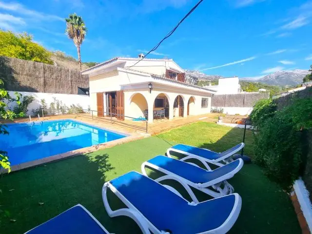 Casa Villa 4 Dormitorios Piscina Jardin Cortes de la Frontera