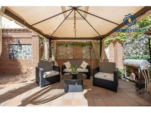 Casa Adosada con Patio Andaluz en Granada 290m2