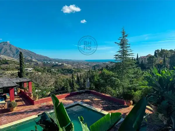 Villa de Lujo en El Madroñal Benahavis 6 Dormitorios Piscina Vistas al Mar