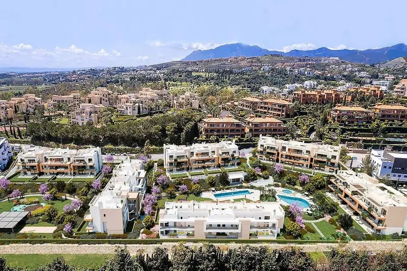 Atico en Venta Benhavis 3 Dormitorios 2 Baños Terraza Jardin