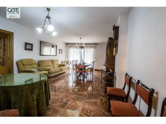 Alquiler Piso Calle Almenillas Estudiantes 4 Dormitorios 2 Baños
