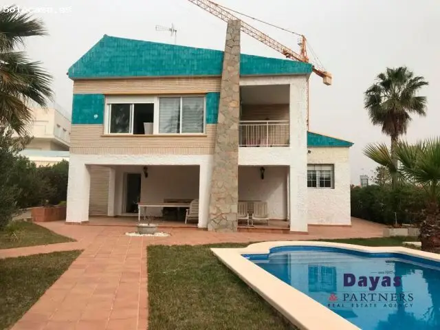 Casa en Orihuela Costa con Piscina Privada Cerca de la Playa