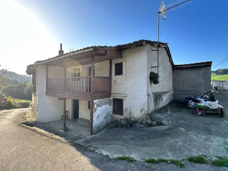 Casa en Ribadesella para rehabilitar con terreno y cuadra