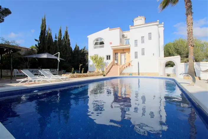 Villa de Lujo en Venta 4 Dormitorios Piscina Privada