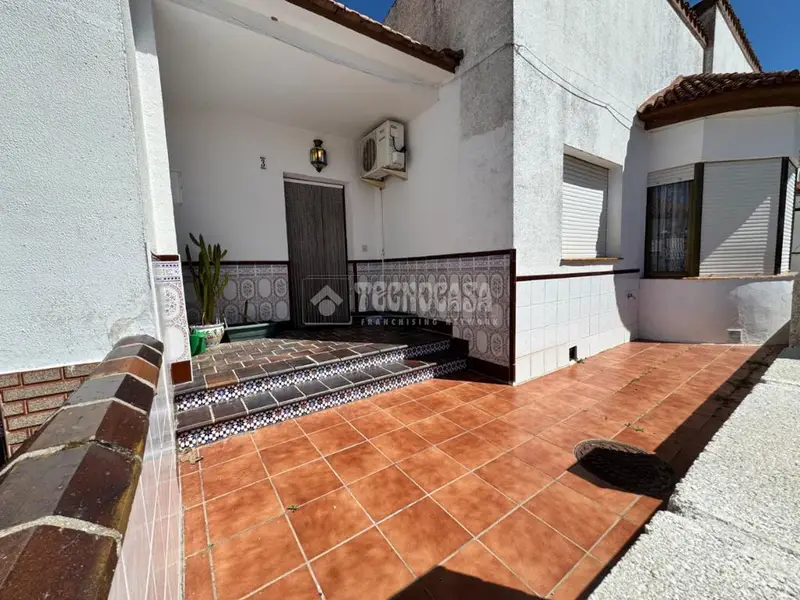 Chalet Adosado con Piscina en El Casar de Escalona