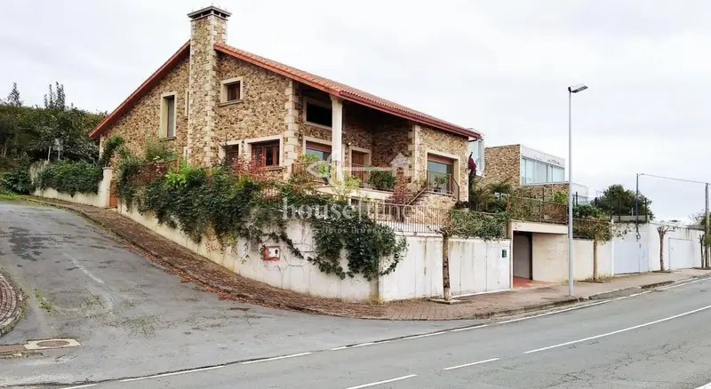 Chalet con Vistas al Mar en Miño