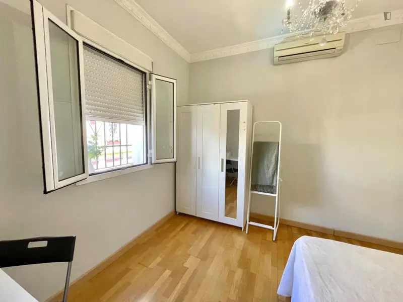 Habitacion Doble para Estudiantes Mujeres Menores de 30 anos