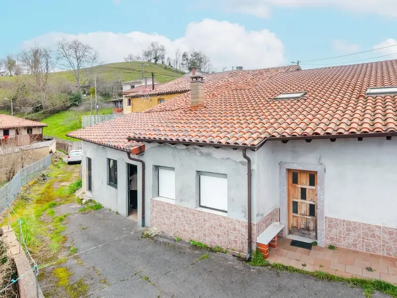 Chalet en Tuenes Asturias con cuadra y cochera reformado