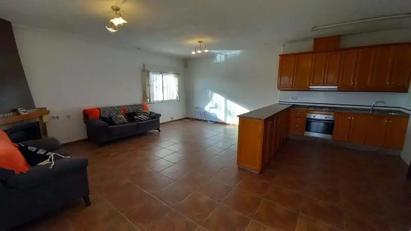 Casa de Campo de 5 Dormitorios en Almorad	

