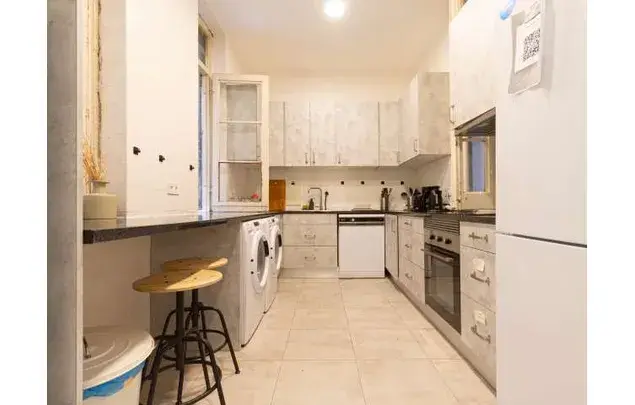 Alquiler habitaciones Barcelona piso amueblado 11 habitaciones