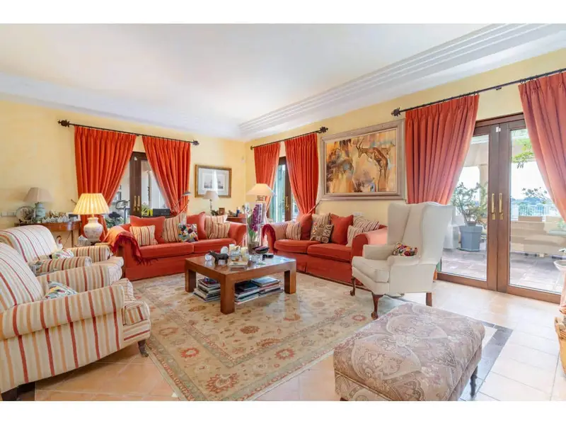 Villa de Lujo en Sotogrande Alto con Vistas al Mar