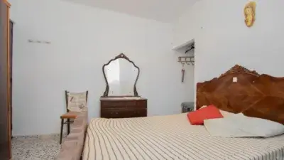 Casa en Escúzar con 5 Plantas Ideal para Inversión