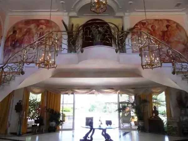 Mansion de Lujo en Malaga con 8 Dormitorios y Piscina Climatizada