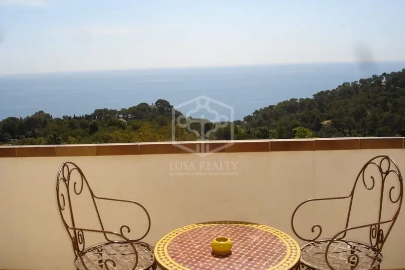 Chalet en Blanes con Vistas al Mar Piscina y Pista de Tenis