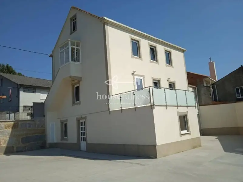 Chalet en venta en Narón 341m2  finca 3980m2 reformado