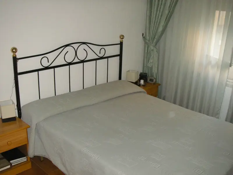 Casa Amueblada con Dos Dormitorios y Terraza en Zona Excelente