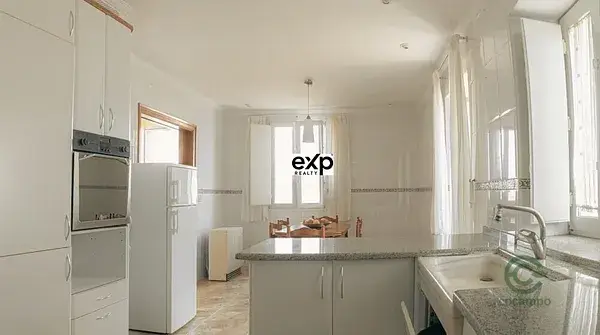 Casa en Aguiño con Garaje y Jardin